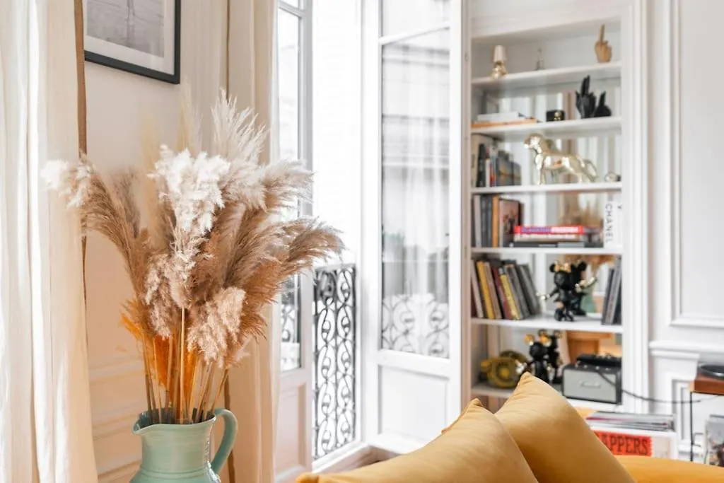 Luxe Ouest Parisien Apartment *